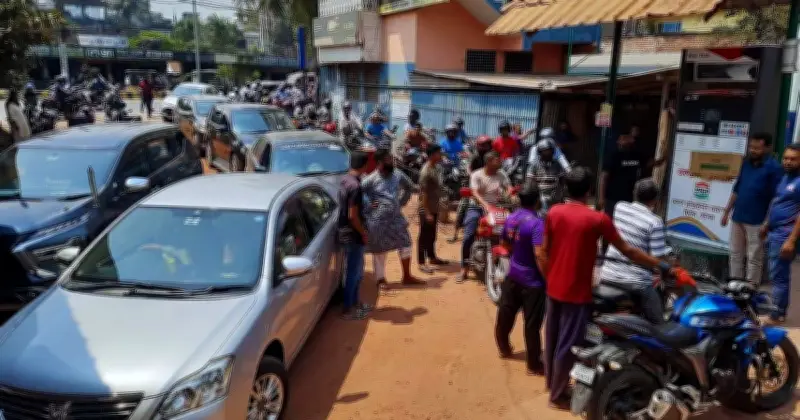 ঝিকরগাছায় জ্বালানি সংকটে জরুরি পেশাজীবীদের জন্য অগ্রাধিকার ভিত্তিতে তেল সরবরাহের নির্দেশ