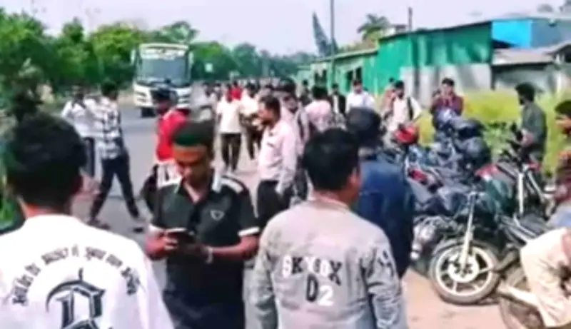 নাটোরে জ্বালানি তেলের দাবিতে মহাসড়ক অবরোধ, ফিলিং স্টেশনে জরিমানা