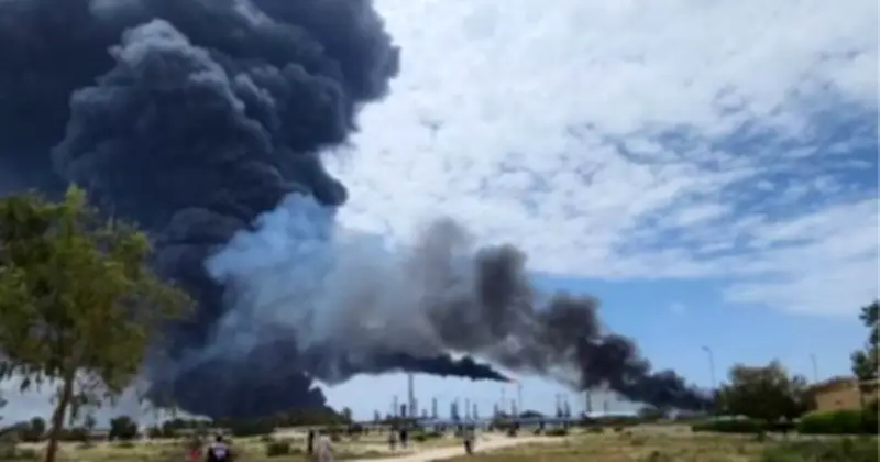 ইরানের লাভান দ্বীপের তেল শোধনাগারে হামলা, যুদ্ধবিরতির পর উত্তেজনা