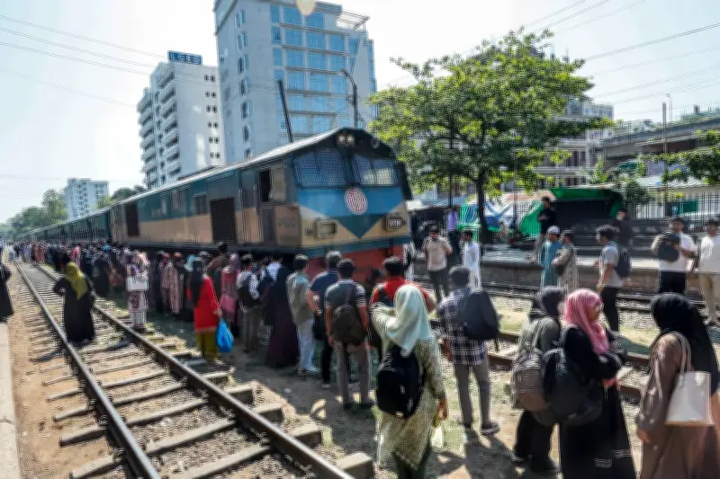 চট্টগ্রাম বিশ্ববিদ্যালয় শাটল ট্রেনের যান্ত্রিক ত্রুটিতে শিক্ষার্থীদের ভোগান্তি
