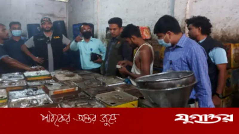 ফেনীতে ভোজ্যতেলের বাজারে অভিযান: অস্বাস্থ্যকর পরিবেশে উৎপাদনের দায়ে দুই প্রতিষ্ঠানের আড়াই লাখ টাকা জরিমানা
