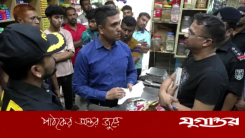 যশোরে ৪৩ হাজার লিটার ভোজ্যতেল জব্দ, গোডাউন মালিককে ৫০ হাজার টাকা জরিমানা