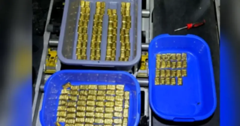 দুবাই ফ্লাইটে ১৮ কেজি স্বর্ণ উদ্ধার: পাইলট-ক্রু-যাত্রীদের তথ্য চেয়েছে পুলিশ