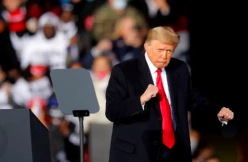 ট্রাম্পের কঠোর হুঁশিয়ারি: ইরানকে অস্ত্র সরবরাহকারী দেশের পণ্যে ৫০% শুল্ক