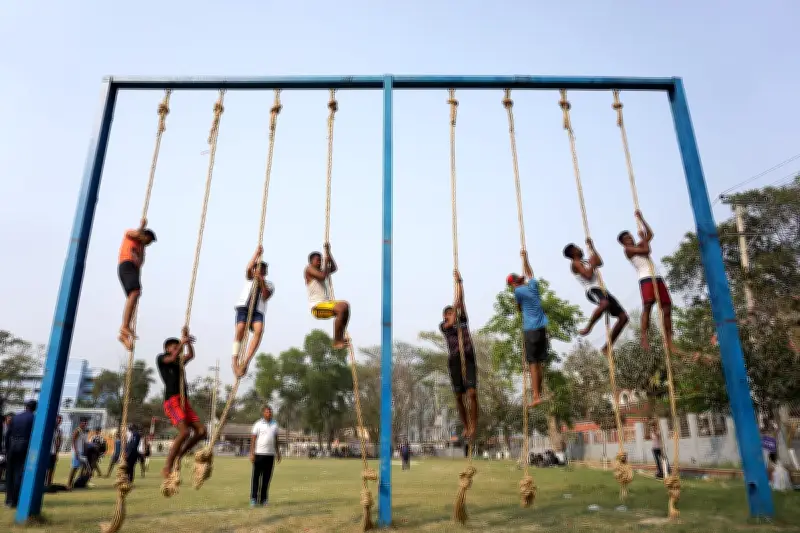 বাংলাদেশ পুলিশে টিআরসি নিয়োগ: ৬৪ জেলায় ২,৭০৩ পদ, ঢাকায় সর্বোচ্চ ২২৬