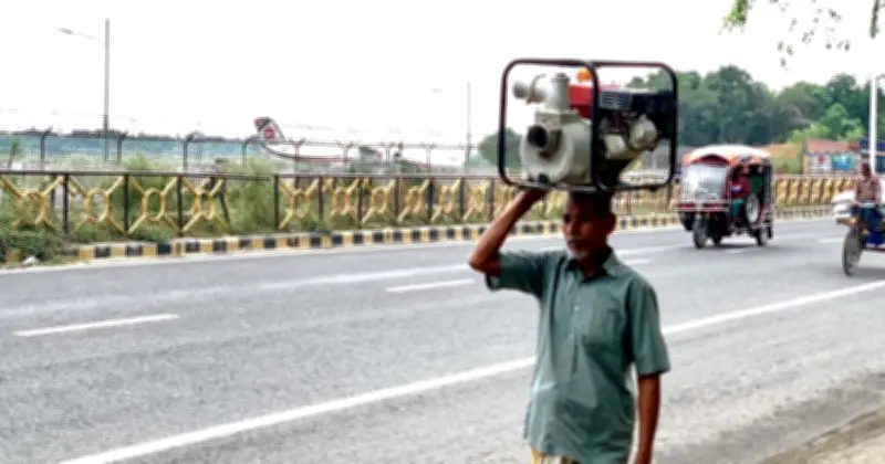 দেশের অধিকাংশ ফিলিং স্টেশন বন্ধ, জ্বালানি তেলের সংকটে বিপর্যস্ত যানবাহন ও কৃষি