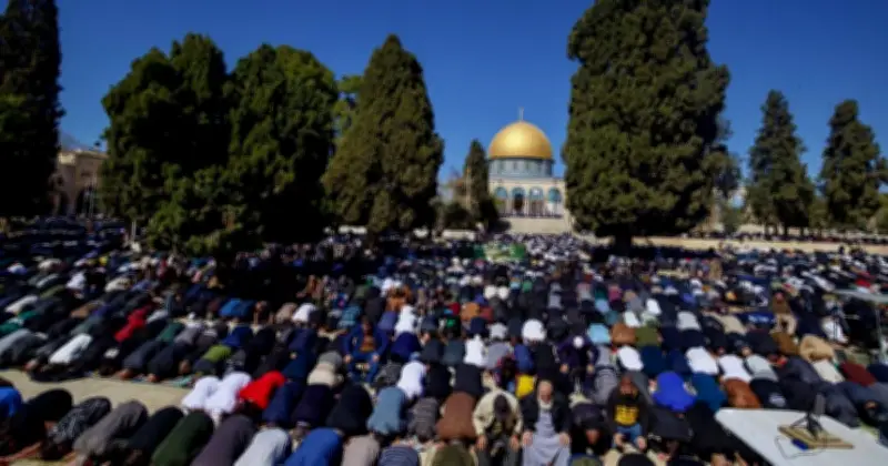 ৪০ দিন পর পুনরায় খুলল পবিত্র আল-আকসা মসজিদ, ইসরায়েলি অবরোধের অবসান