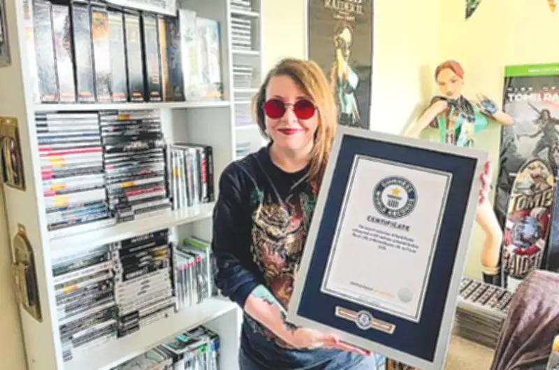 ব্রিটিশ নারী অ্যামি ডাইসনের গিনেস ওয়ার্ল্ড রেকর্ড: টুম্ব রেইডার গেমের ২৯১টি ইউনিক কপি সংগ্রহ