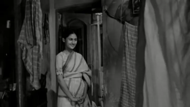 জয়া বচ্চনের জন্মদিন: মহানগর থেকে বলিউডের রানী, রাজনীতি ও দাম্পত্য জীবন