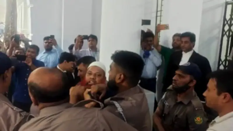 প্রথম আলোর ভিডিও প্রতিবেদন: বাংলাদেশের সাম্প্রতিক ঘটনাবলীর একটি দৃশ্যায়ন