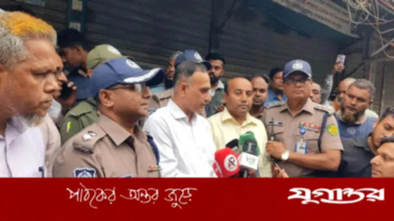 সায়েদাবাদে ৫০টি অবৈধ বাস কাউন্টার সিলগালা করেছে ঢাকা দক্ষিণ সিটি করপোরেশন