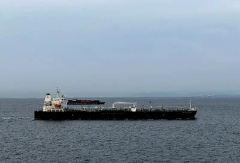 চট্টগ্রাম বন্দরে নতুন জাহাজে ২৫ হাজার টন ফার্নেস তেল এসেছে
