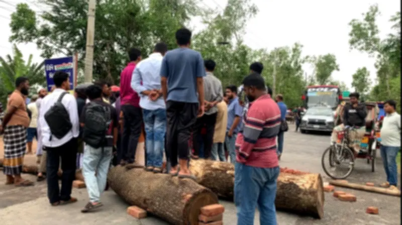 জ্বালানি তেল না পেয়ে মোটরসাইকেলচালকদের মহাসড়ক অবরোধ, গোপালগঞ্জে যানজট
