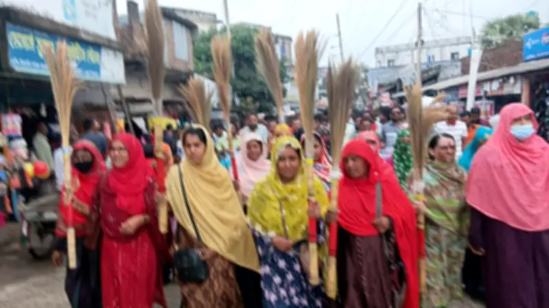 খুলনার কয়রায় রাকসু জিএস সালাহউদ্দিন আম্মারের বিরুদ্ধে বিএনপির বিক্ষোভ মিছিল ও কুশপুত্তলিকা দাহ