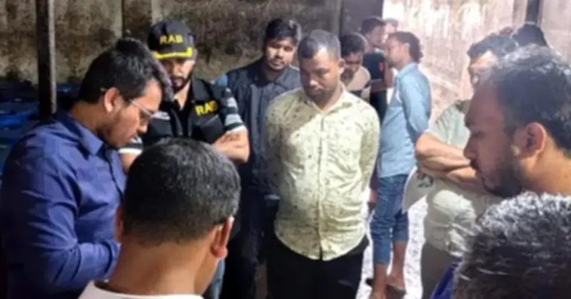 ফেনীতে আবারও অভিযান: অবৈধ মজুতের অভিযোগে ৮ হাজার লিটার ভোজ্য তেল জব্দ