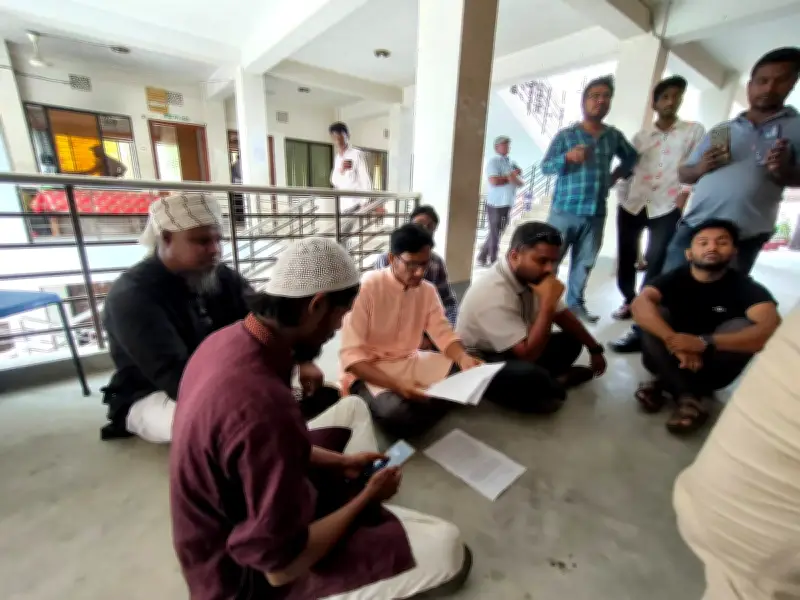 রংপুরে ইউএনও কার্যালয়ে ইউপি চেয়ারম্যানকে অবরুদ্ধ করলেন এনসিপি নেতা-কর্মীরা