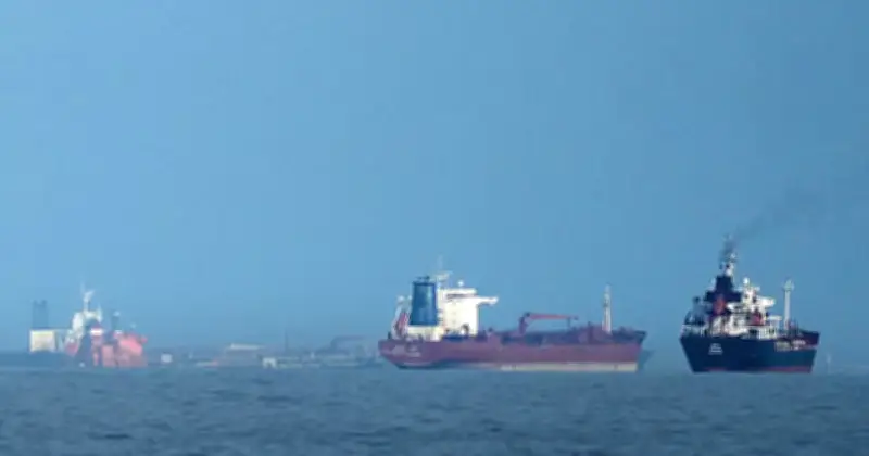 ইরান-মার্কিন যুদ্ধবিরতিতে হরমুজ প্রণালিতে টোল: ক্রিপ্টো ও ইউয়ানে আদায় শুরু