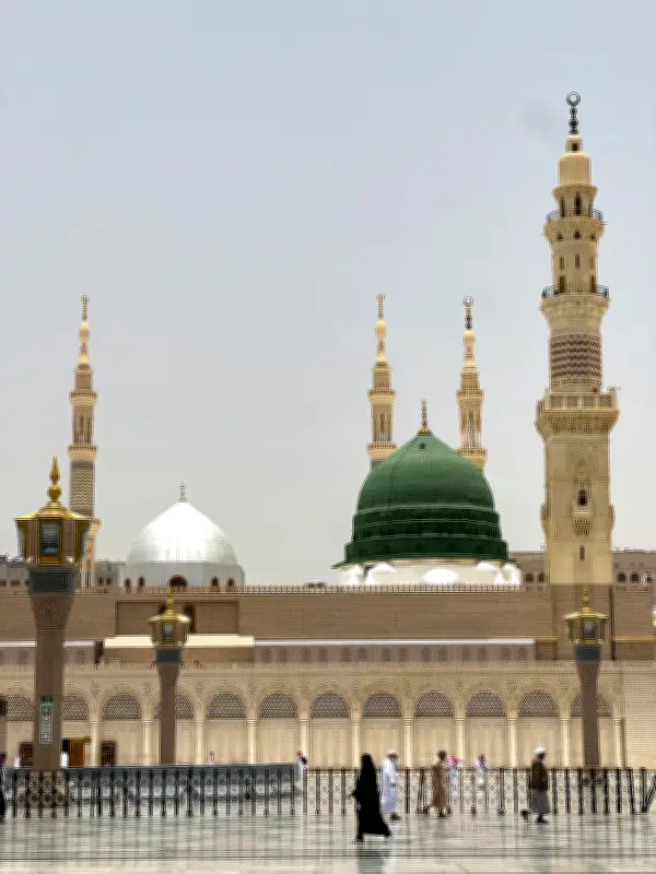 হজরত আয়েশার নবীজির প্রতি গভীর ভালোবাসা: ইমান ও আধ্যাত্মিক সংযোগের অপূর্ব সমন্বয়