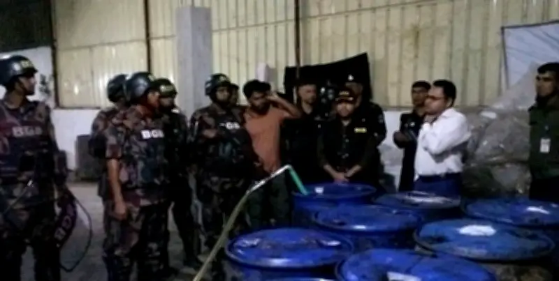 নারায়ণগঞ্জের রূপগঞ্জে অবৈধ সয়াবিন তেল কারখানায় অভিযান, ভ্রাম্যমাণ আদালত সিলগালা করেছে