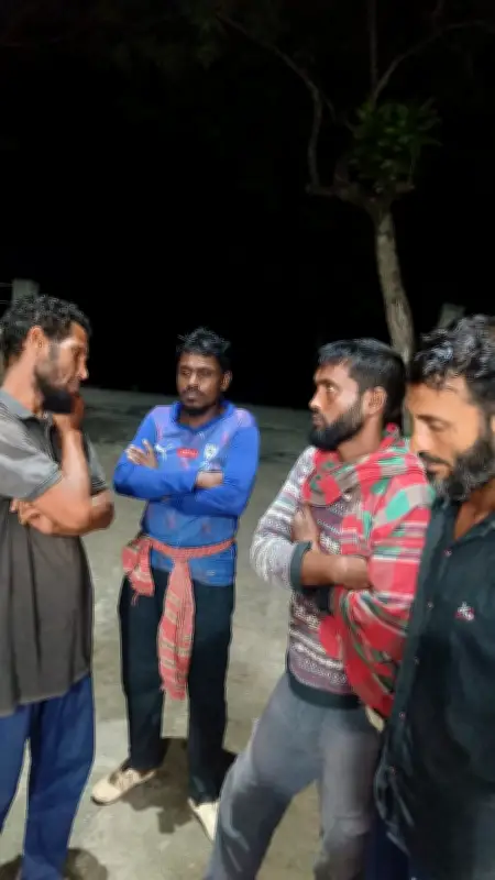 সুন্দরবনে নৌকাডুবি: চার মৌয়াল জীবিত উদ্ধার, চারজন নিখোঁজ