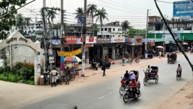 ঝিনাইদহ পৌরসভার জমি দখল করে গড়ে উঠেছে ১৯টি দোকান, আইনি জটিলতায় সুপারমার্কেট নির্মাণ বন্ধ