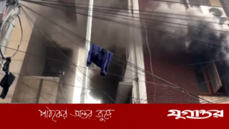 ঢাকার এলিফ্যান্ট রোডে সাততলা ভবনে অগ্নিকাণ্ড, ফায়ার সার্ভিসের দ্রুত পদক্ষেপে নিয়ন্ত্রণ