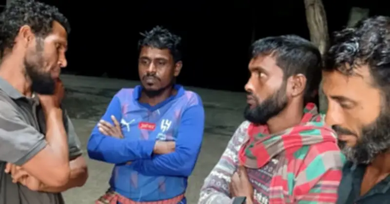 সুন্দরবনে মধু সংগ্রহকালে নৌকাডুবি: চার মৌয়াল উদ্ধার, চারজন নিখোঁজ