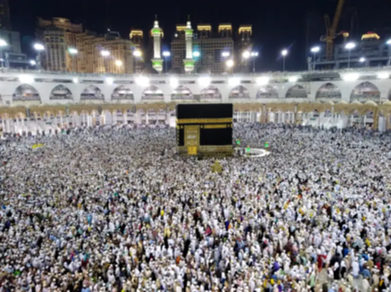 পবিত্র হজ: ইসলামের পঞ্চস্তম্ভের অন্যতম ফরজ ইবাদত ও এর গভীর তাৎপর্য