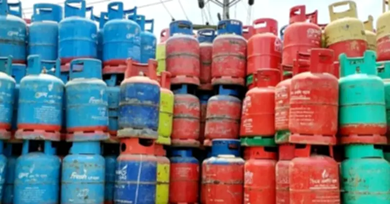 ব্রাহ্মণবাড়িয়ায় এলপিজি সিলিন্ডারের মূল্য নিয়ন্ত্রণহীন, সাধারণ মানুষের নাভিশ্বাস