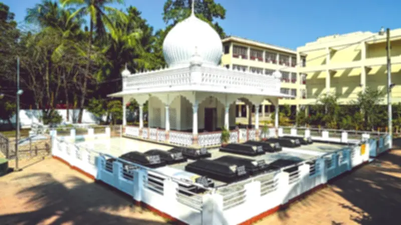 ঈদের ছুটিতে কুষ্টিয়ায় লালন শাহের মাজারে একাকী ভ্রমণের অভিজ্ঞতা