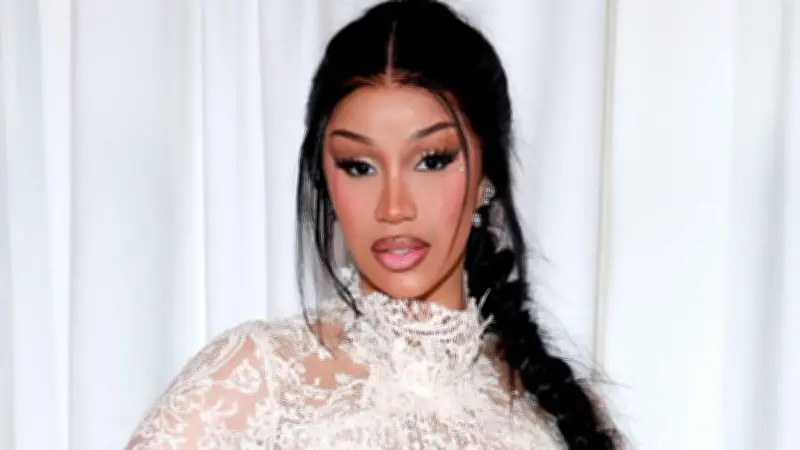 গায়িকার হারানো ক্রেডিট কার্ড থেকে মুহূর্তেই উধাও ৭৩ লাখ টাকা, যুক্তরাষ্ট্রের দামি ড্রোন নিখোঁজ