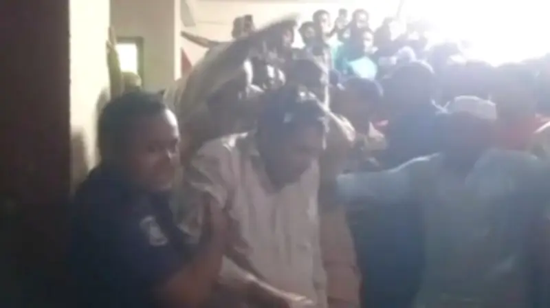 পঞ্চগড়ে ইউপি সভায় বাগ্‌বিতণ্ডা, প্রশাসনিক কর্মকর্তাকে উদ্ধার করে পুলিশ