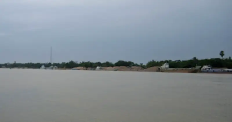 নেত্রকোনার সুরমা নদীতে তরুণীর মরদেহ উদ্ধার, গোসল করতে নেমে স্রোতে তলিয়ে যাওয়ার ঘটনা