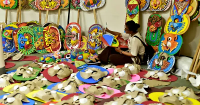 চারুকলায় বৈশাখী শোভাযাত্রার প্রস্তুতি: রঙে রঙে সেজেছে প্রাঙ্গণ