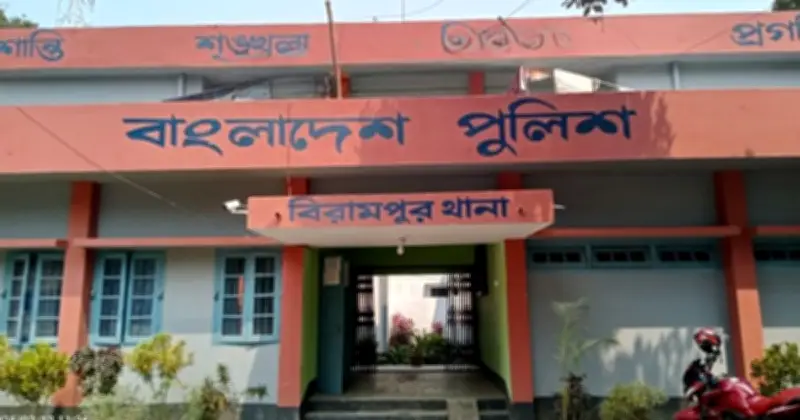 দিনাজপুরের বিরামপুরে মরা গরুর মাংস বিক্রির অভিযোগে অভিযান, কসাই পালালেও মালিক জরিমানা