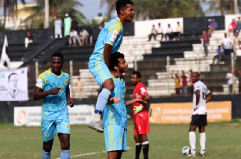 বিএফএলে আবাহনীর জয়, মোহামেডানের বিপক্ষে দিয়াবাতের গোলে চিরপ্রতিদ্বন্দ্বী লড়াইয়ে রোমাঞ্চ