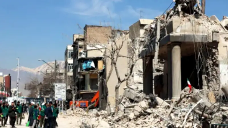 মধ্যপ্রাচ্যে উত্তেজনা: ইরানে যুদ্ধে ৩ হাজারের বেশি নিহত, মার্কিন ঘাঁটি অকার্যকর