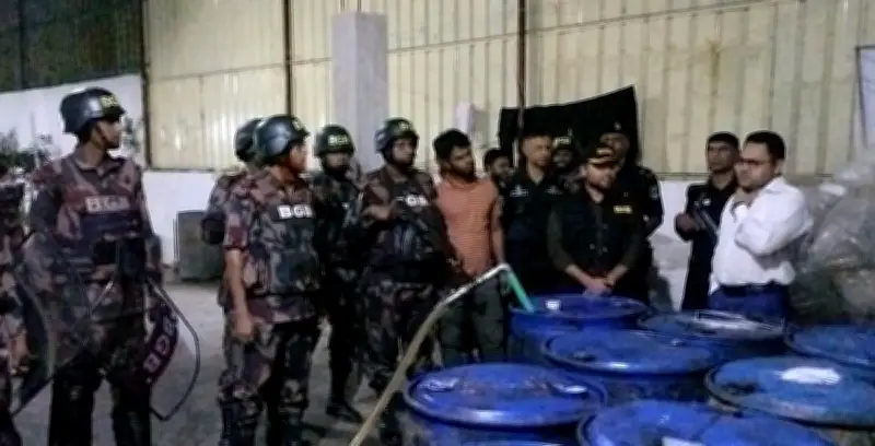 নারায়ণগঞ্জের রূপগঞ্জে অবৈধ সয়াবিন তেল জব্দ: প্রায় ২ হাজার লিটার উদ্ধার