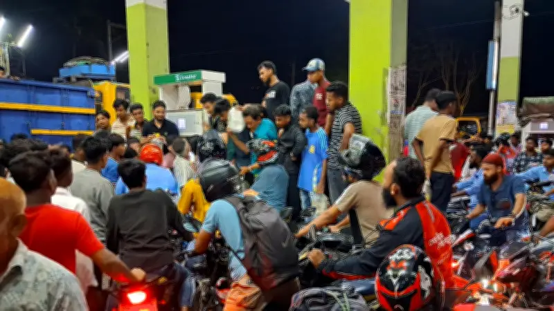 জ্বালানি সংকটে ভোগান্তি, প্রকৃতিতে সজীবতা: দেশের বিভিন্ন প্রান্তের চিত্র