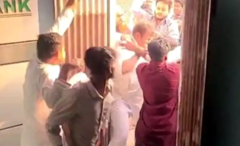 ধামরাইয়ে এনসিপির দুই পক্ষের সংঘর্ষে আহত ১৫-২০ জন, নতুন কমিটি ও কার্যালয় নিয়ে উত্তেজনা