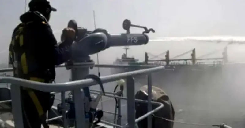 আরব সাগরে বিপদগ্রস্ত জাহাজ থেকে ১৮ নাবিক উদ্ধার করেছে পাকিস্তান নৌবাহিনী