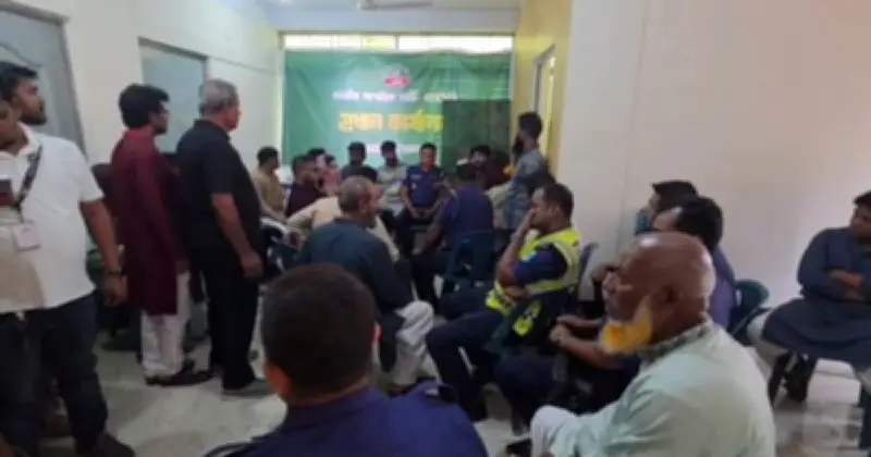 ধামরাইয়ে এনসিপির দুই পক্ষের সংঘর্ষে ১৫-২০ জন আহত, নতুন কার্যালয় উদ্বোধনকে কেন্দ্র করে উত্তেজনা