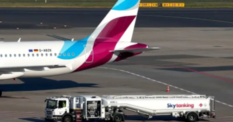 ইউরোপে জেট ফুয়েল সংকট: হরমুজ প্রণালি বন্ধে বিমানবন্দরগুলোতে জ্বালানি ঘাটতির আশঙ্কা