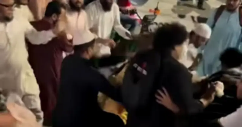 শাহবাগে 'আজাদী আন্দোলন' নামে দলীয় হামলা: নারী হয়রানি ও সমকামী-বিরোধী সহিংসতা