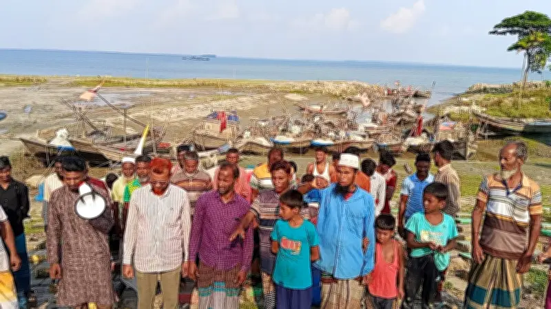 ভোলায় মৎস্য ভিজিএফ চাল বিতরণে অনিয়ম: জেলেদের বিক্ষোভ, বিএনপি নেতাদের সঙ্গে সংঘর্ষ