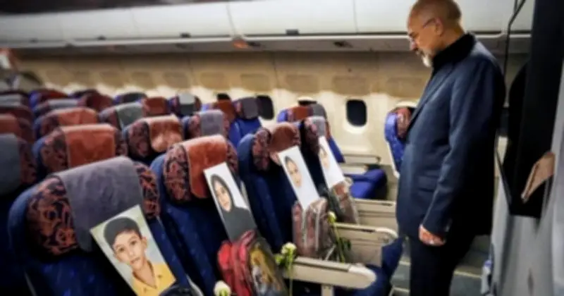 ইরানের শান্তি প্রতিনিধিদলের বিমানে মিনাব হামলার নিহত শিশুদের স্মরণ
