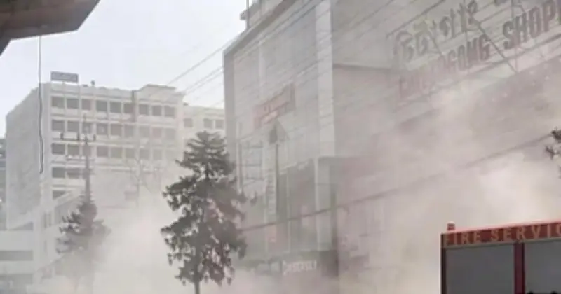 চট্টগ্রামের চিটাগং শপিং কমপ্লেক্সে আগুন, ফায়ার সার্ভিসের দ্রুত নিয়ন্ত্রণ