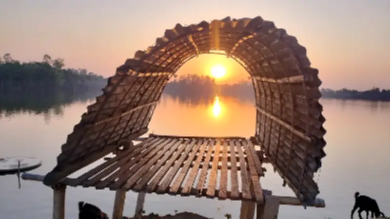 বাংলাদেশের প্রাকৃতিক সৌন্দর্য ও গ্রামীণ জীবনের একঝলক: সূর্যোদয় থেকে ফেরি চলাচল