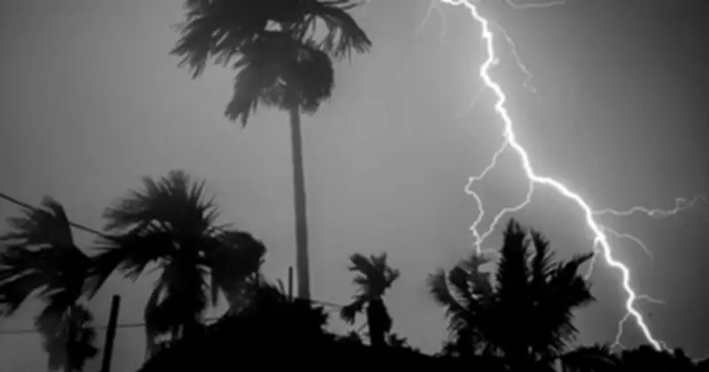 পাঁচ বিভাগে বজ্রসহ বৃষ্টির পূর্বাভাস, তাপমাত্রা বাড়তে পারে