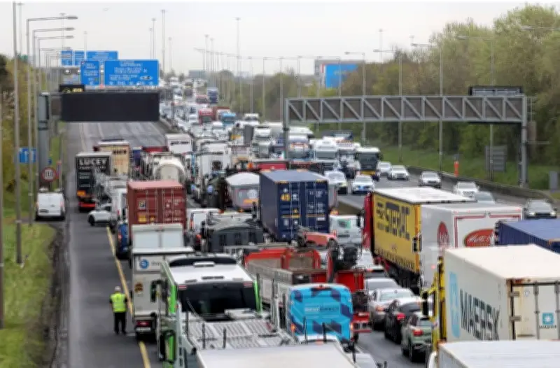 আয়ারল্যান্ডে জ্বালানি সংকট: কৃষক-শ্রমিকদের অবরোধে দেশজুড়ে অচলাবস্থা, সামরিক শক্তি ব্যবহারের প্রস্তুতি